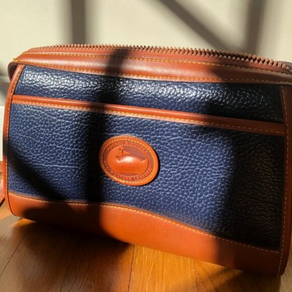Dooney & Bourke Handbags - Vintage Dooney & Bourke Crossbody Bag